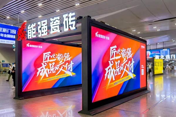 高铁LED灯箱广告