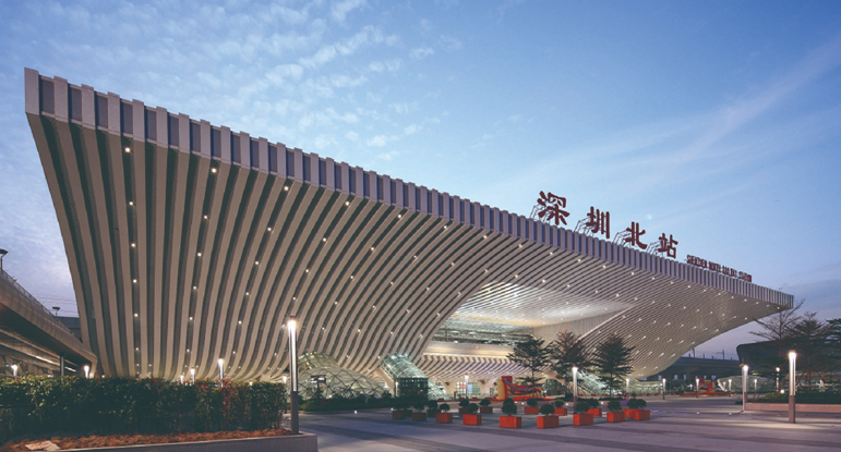 深圳北高铁站广告